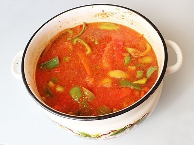 Лечо из болгарского перца с томатной пастой