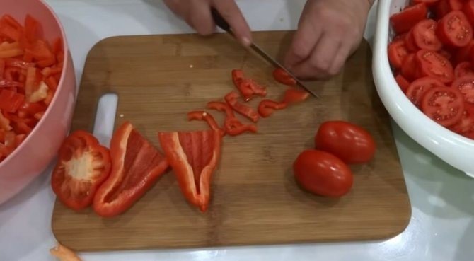 Пошаговое нарезка помидоров для салатов