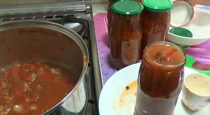 Соус из слив и перца болгарского с томатной пастой на зиму