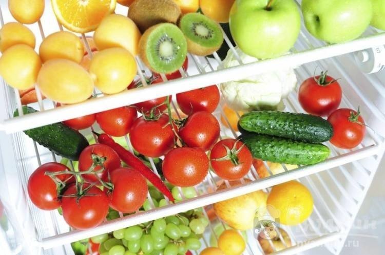 Холодильник с овощами и фруктами