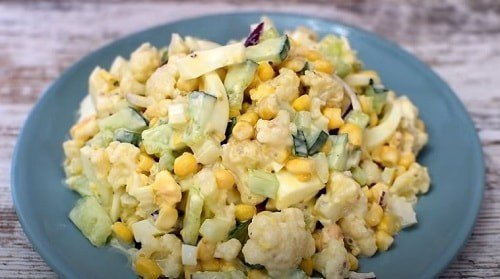 Салат с цветной капустой и кукурузой