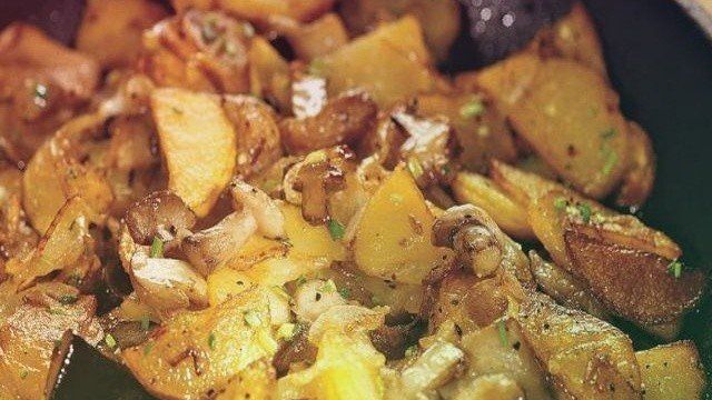 Маслята жареные с картошкой с луком и другие рецепты